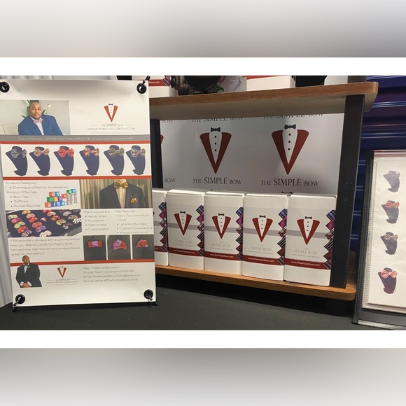 University of Kentucky Handcrafted Bow Tie - 01 - Picture 10 of 13